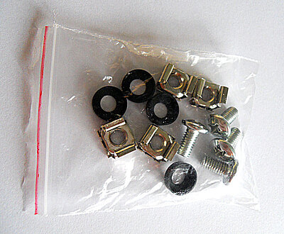 Produkt Montážní sada M5, 4ks matice, 4ks šroubky, 4ks plastové podložky, MONT-SM5 - Solarix - Příslušenství